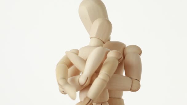 Wooden figure of parent embracing his child, half body — Stock Video
