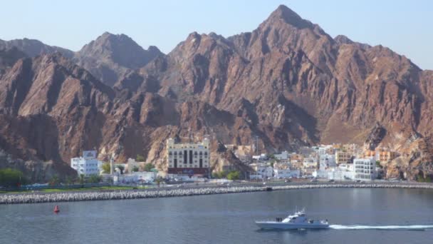 Cutter sailing against seashore city Muscat, Oman — Stock Video