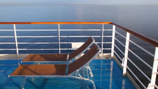 Pair of deckchairs on deck of cruise liner — Stock Video