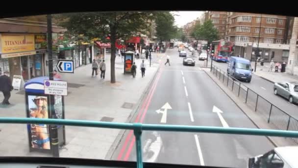 Vista de ônibus movendo-se na Oxford Street através da janela em Londres, Reino Unido . — Vídeo de Stock