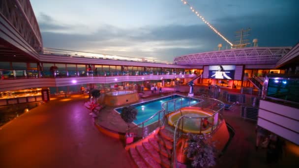 Open-air water pool on deck of cruiser in night in Persian Gulf. — Stock Video