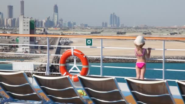 Girl stands on deck of cruise liner — Stock Video