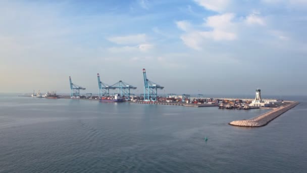 Camera moving past by sea freight dock — Stock Video