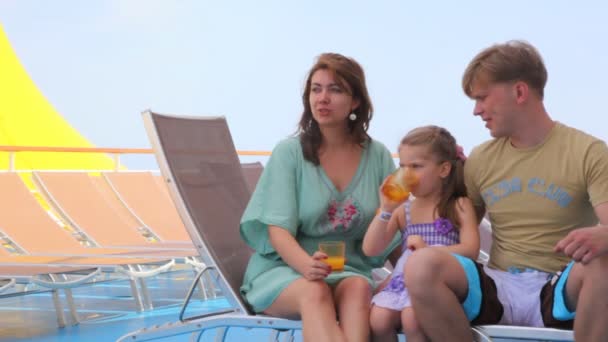 Family sitting on deck of cruise ship — Stock Video