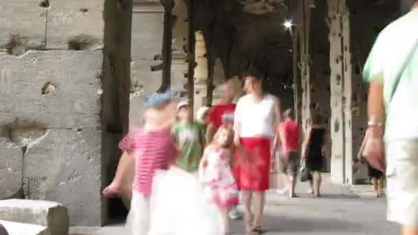 Moves in lobby in Coliseum in Rome, Italy. — Stock Video