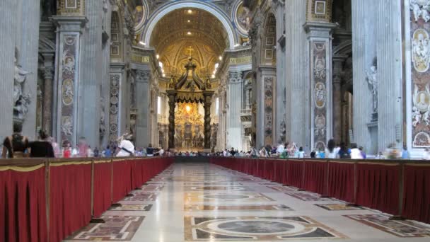 Är i basilica di san pietro (san pietro-kyrkan) i Vatikanstaten — Stockvideo