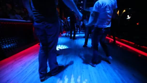 Legs of some young dancing in good nightclub — Stock Video