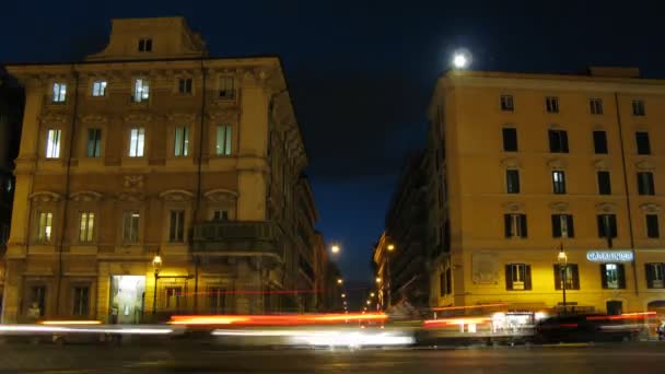 Natt piazza venezia och via del corso i Rom, Italien. — Stockvideo