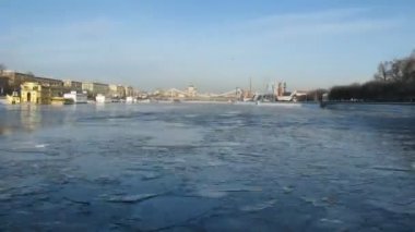 Kış tekne turu, Moskova, zaman atlamalı krymsky Köprüsünün altında