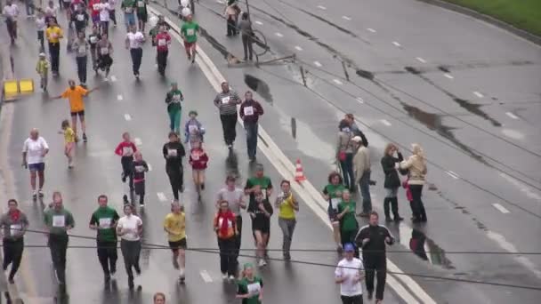 Xxx Moskova uluslararası barış maratona üzerinde katılımcıların Marathon — Stok video