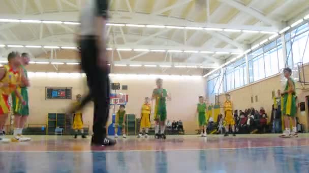 Basketbalový zápas v ruské státní univerzity tělesné výchovy — Stock video