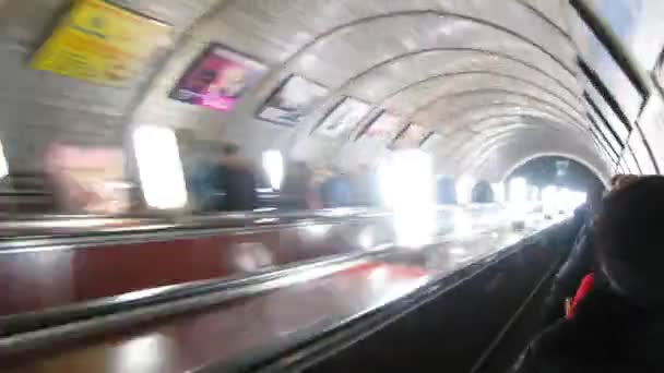 Passengers rush in subway — Stock Video