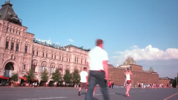 Mensen lopen op het Rode plein, panoramisch uitzicht — Stockvideo