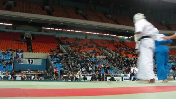 Twee sporters bestrijden tijdens kudo world cup — Stockvideo