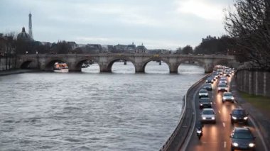 seine Nehri, köprüde sola bakın Eyfel Kulesi