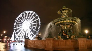 Fontaine des mers, de la concorde yeri ve dönme dolap ışıklı