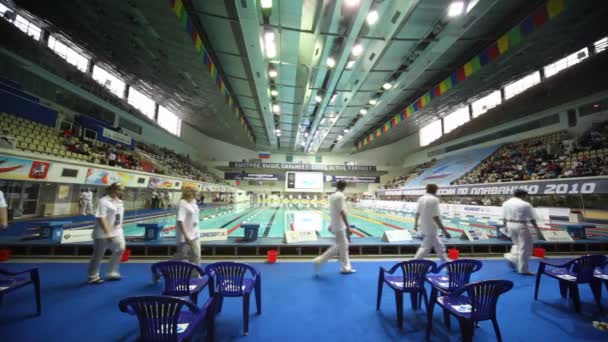 Inclui juiz de esportes em campeonato aberto — Vídeo de Stock