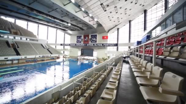 Panorama zprava doleva plavecký bazén — Stock video