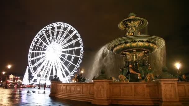 Fontaine des Mers en la Place de la Concorde y noria iluminada — Vídeos de Stock