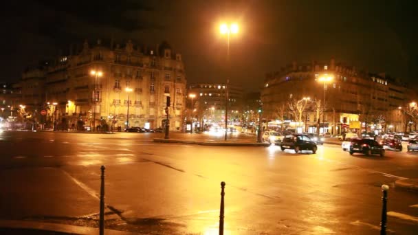 Cars go at crossroads in city — Stock Video