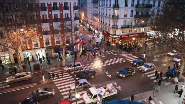 Paris gece sokak trafik — Stok video