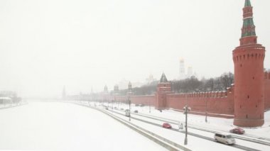 Moskova kremlin yakınındaki Caddesi'ndeki trafik