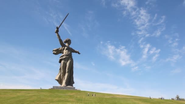 Памятник родной земле-матери в Волгограде . — стоковое видео