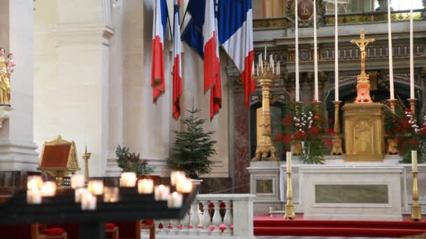 Μπροστινό μέρος μέσα στον καθεδρικό ναό του st. louis στο Παρίσι — Αρχείο Βίντεο