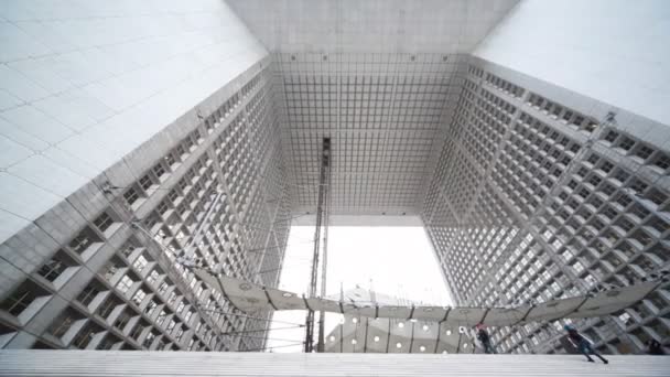 Grand łuk la Défense w Paryżu — Wideo stockowe
