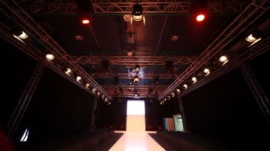 boş moda model podyum dikey kaydırma
