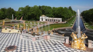 Köşk ve çeşmeler royal petrodvorets yaptı