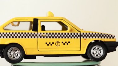 her yerde oyuncak model Rus Otomobil gösterilir