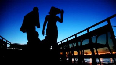 kaç gece gökyüzü karşı yelken gemide dans