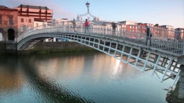 kuruş Ha'Penny Köprüsü gibi bir süre için, daha sonra bilinen Ha'Penny Köprüsü,