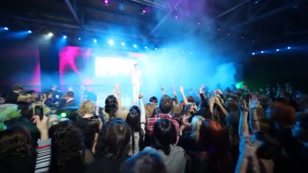 Spectators applaud to Sergey Lazarev appears on stage — Stock Video