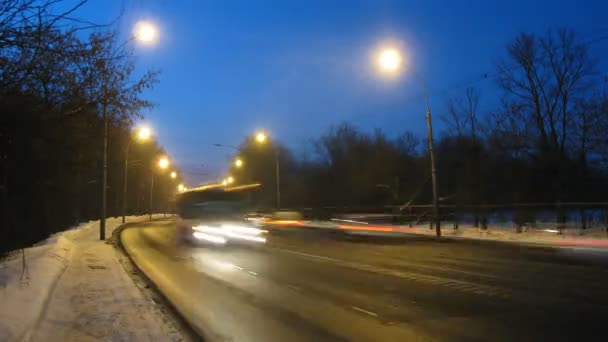 Carretera con tráfico de vehículos pesados, lapso de tiempo — Vídeos de Stock