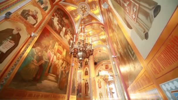 Innenraum der Passage in der Erlöserkathedrale — Stockvideo