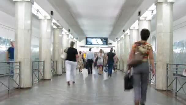 Human traffic at Metro station Sokolniki — Stock Video