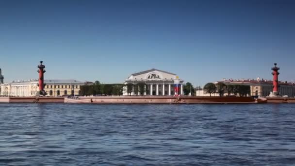 Panorama bazalkovým ostrova na řeky Něvy v Petrohradě — Stock video