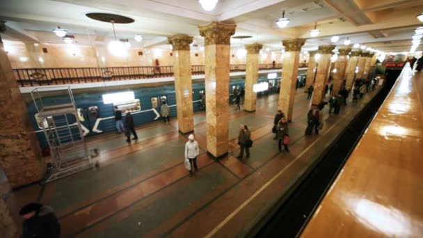 Revival of passengers on subway, left stands train and other comes to right side at station, part2 — Stock Video