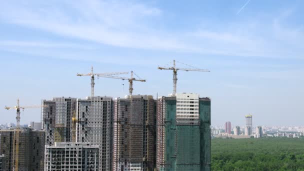 Construction site elevators at work, view from roof of another building, zoom in, time lapse — Stock Video