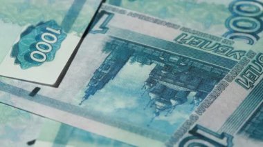 birçok banknot bin ruble döndürme demet