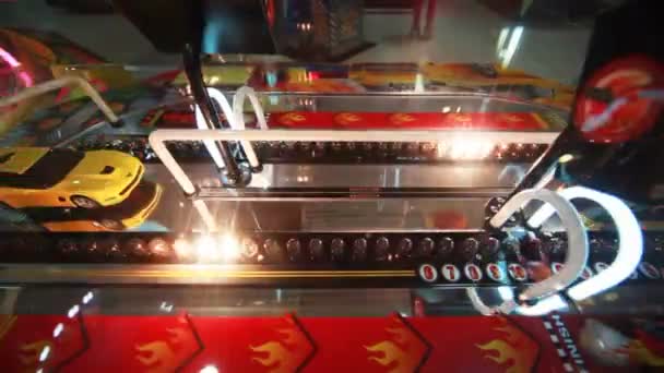 Slot machine primo piano con lampeggiante lampadine e auto — Video Stock