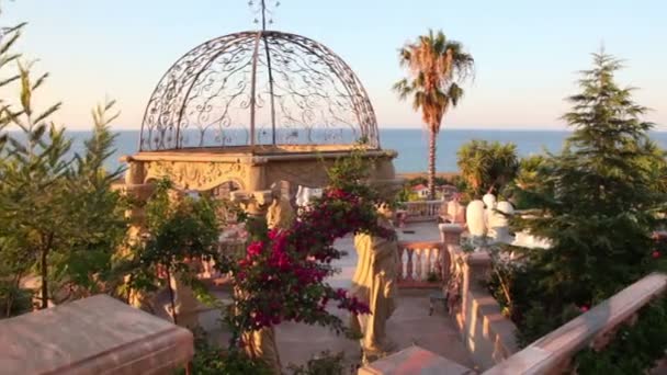 Mother and daughter walking in park of Castello Flotta near the Ionian coast — Stock Video