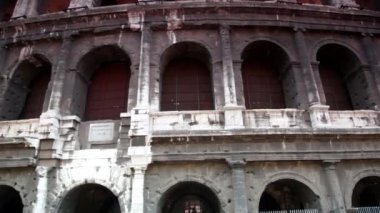 hareket halinde gösterilen coliseum dış kısmı