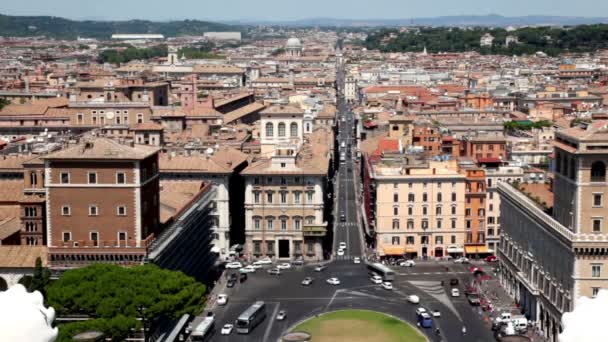 Panoráma města Řím výše, ukazuje náměstí piazza venezia a via del corso mezi domy — Stock video