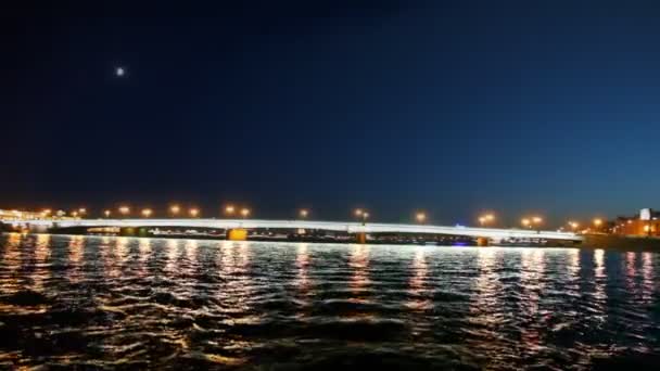 Departure from Blagoveshchensk bridge shined in night — ストック動画