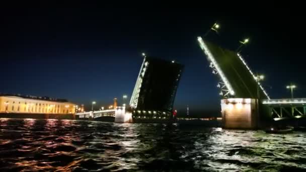 Ship swims up to Drawbridge dissolved on Neva — Stock Video