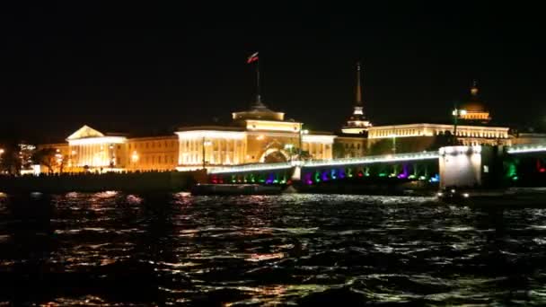 Bridge, Winter Palace and Admiralty standing on embankment Neva River at night — Stock Video