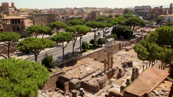 Zicht van boven op het forum Romanum ruïnes — Stockvideo